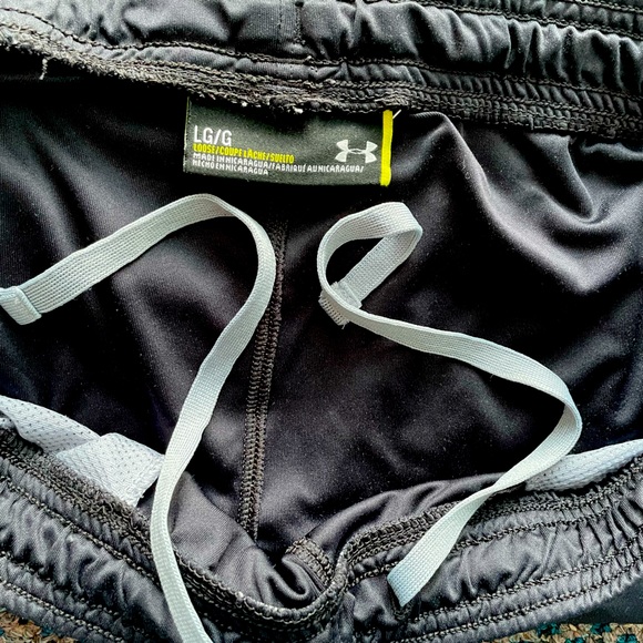 Under Armour Athletic Shorts - Picture 3 of 5